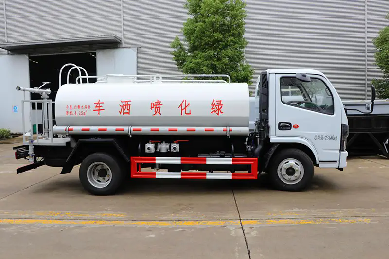 Xe phun nước cải thiện quản lý nước đô thị như thế nào?