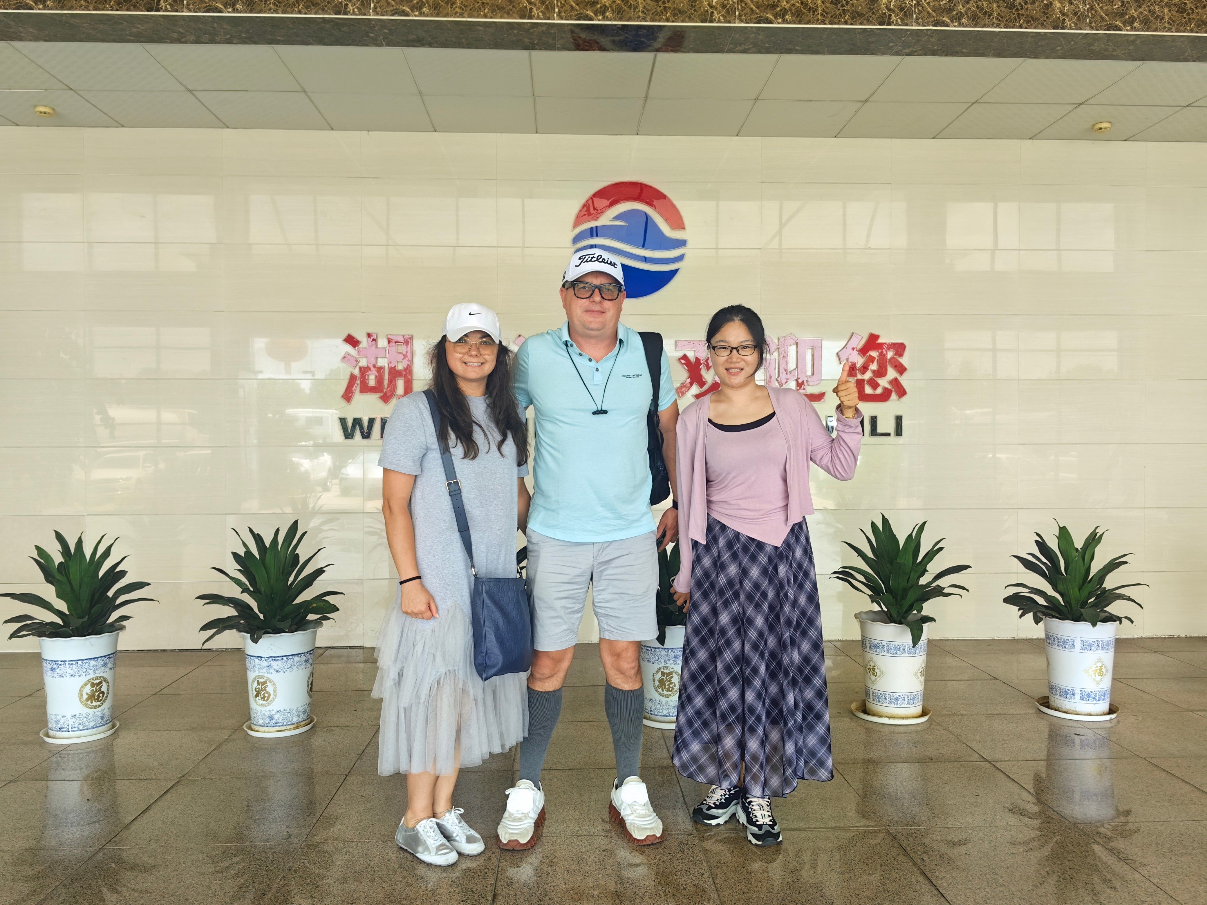 Khách hàng Bắc Mỹ hoàn tất đơn đặt hàng thân xe kéo sau chuyến thăm nhà máy