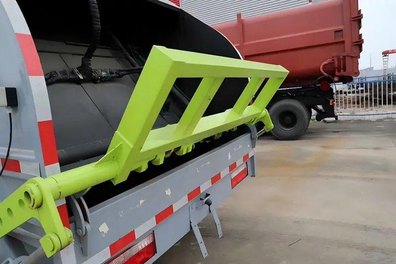 Compression Garbage Truck